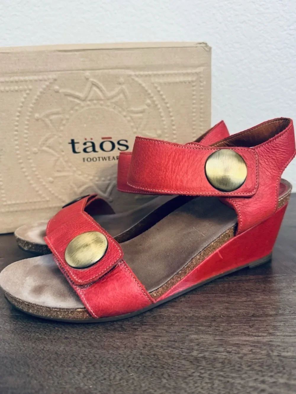 Taos Red Leather Wedge Sandals 10